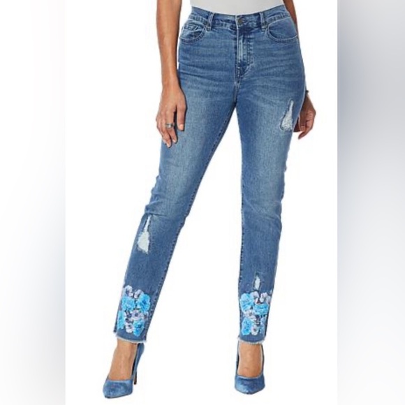 DG2 By Diane Gilman Ladies Floral Fray Hem Jeans - Picture 3 of 17